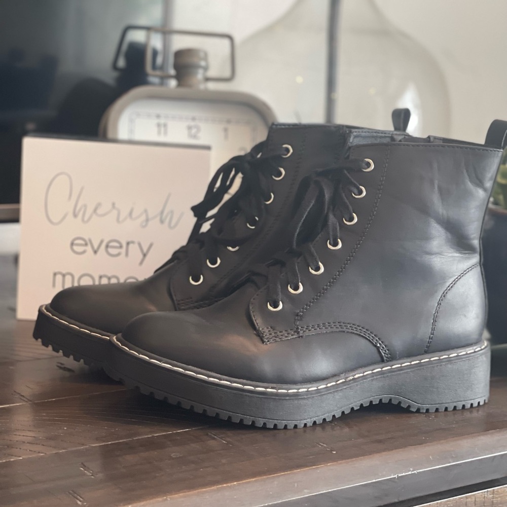 Madden Girl 8.5 black lace up combat boots like new